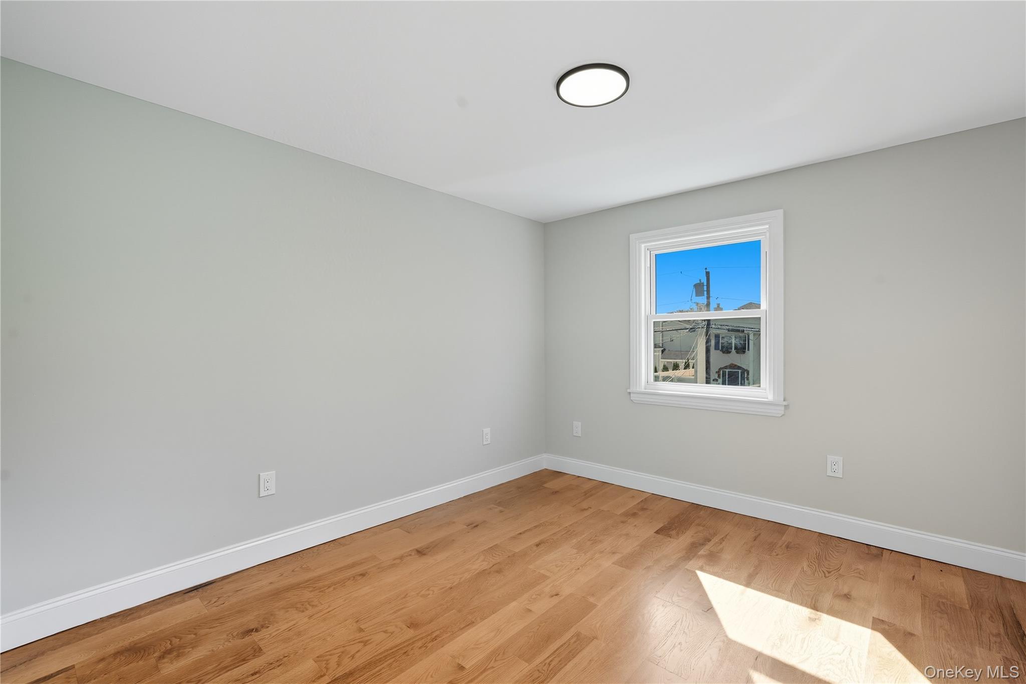 45 Venetian Prom, Lindenhurst, NY 11757