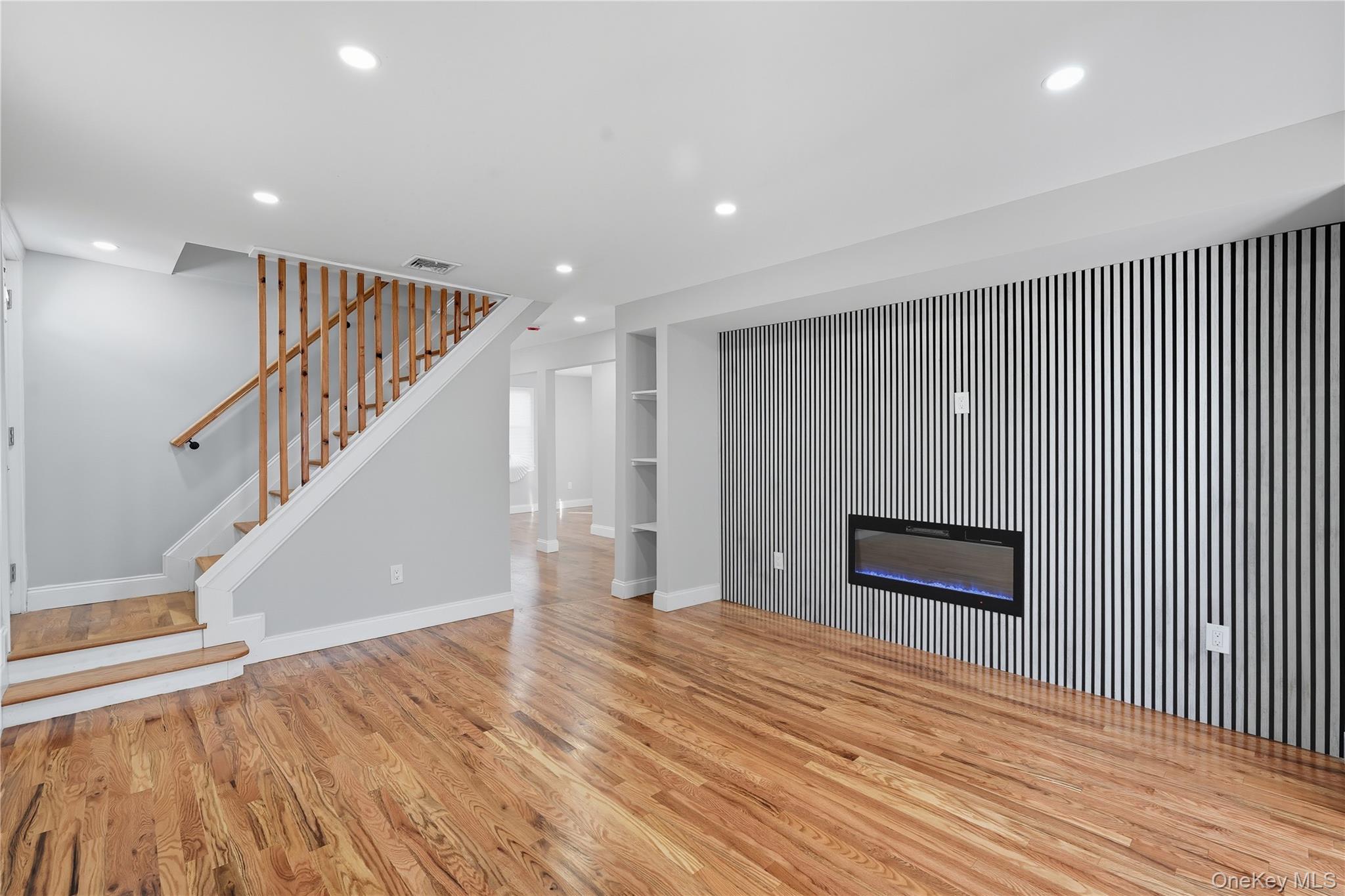 45 Venetian Prom, Lindenhurst, NY 11757