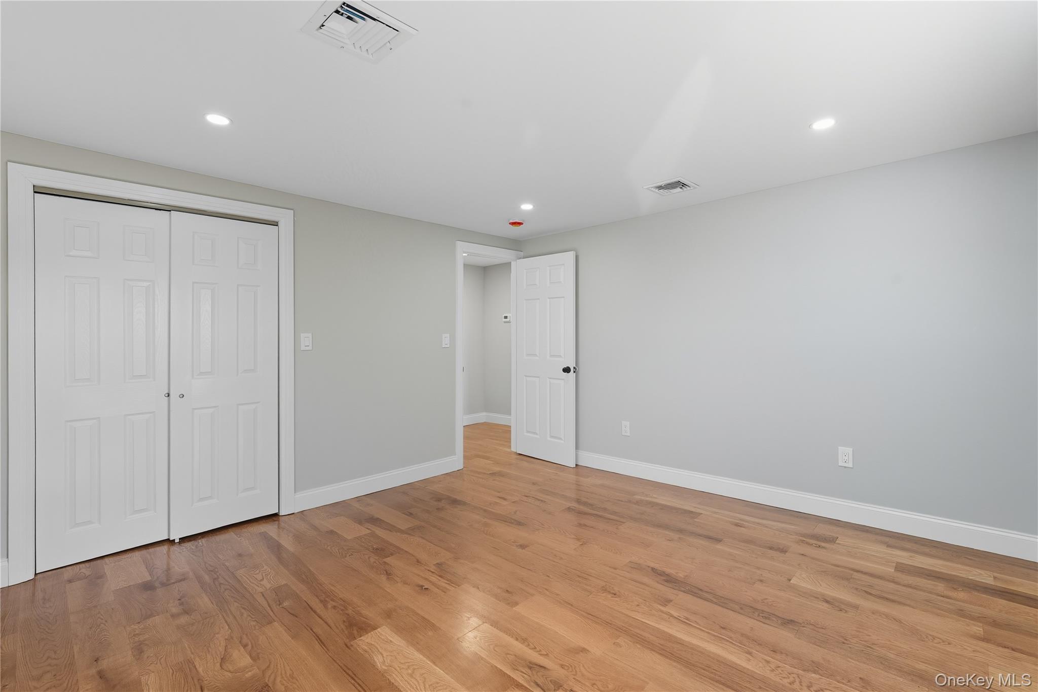 45 Venetian Prom, Lindenhurst, NY 11757