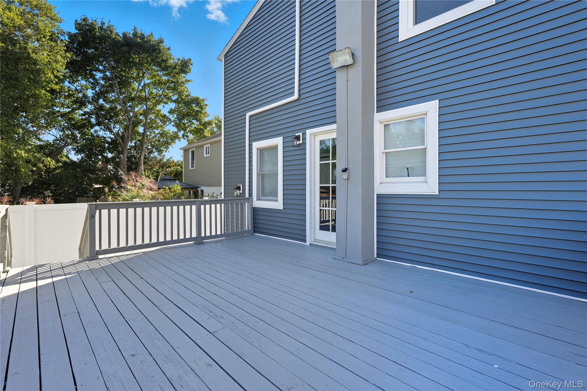 45 Venetian Prom, Lindenhurst, NY 11757