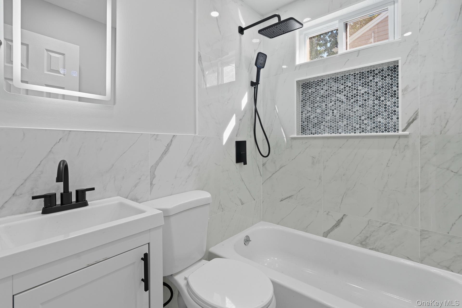 45 Venetian Prom, Lindenhurst, NY 11757