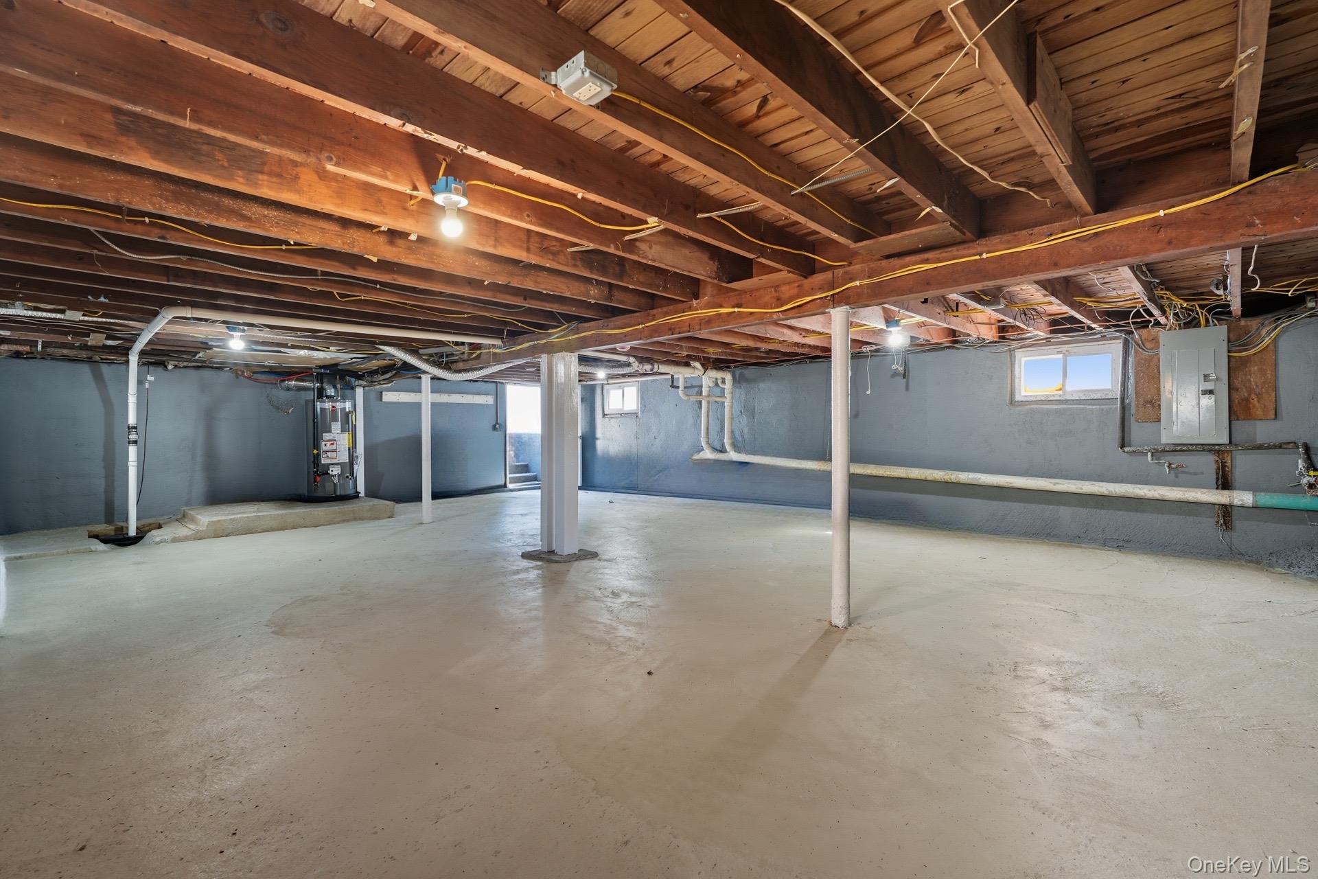 45 Venetian Prom, Lindenhurst, NY 11757