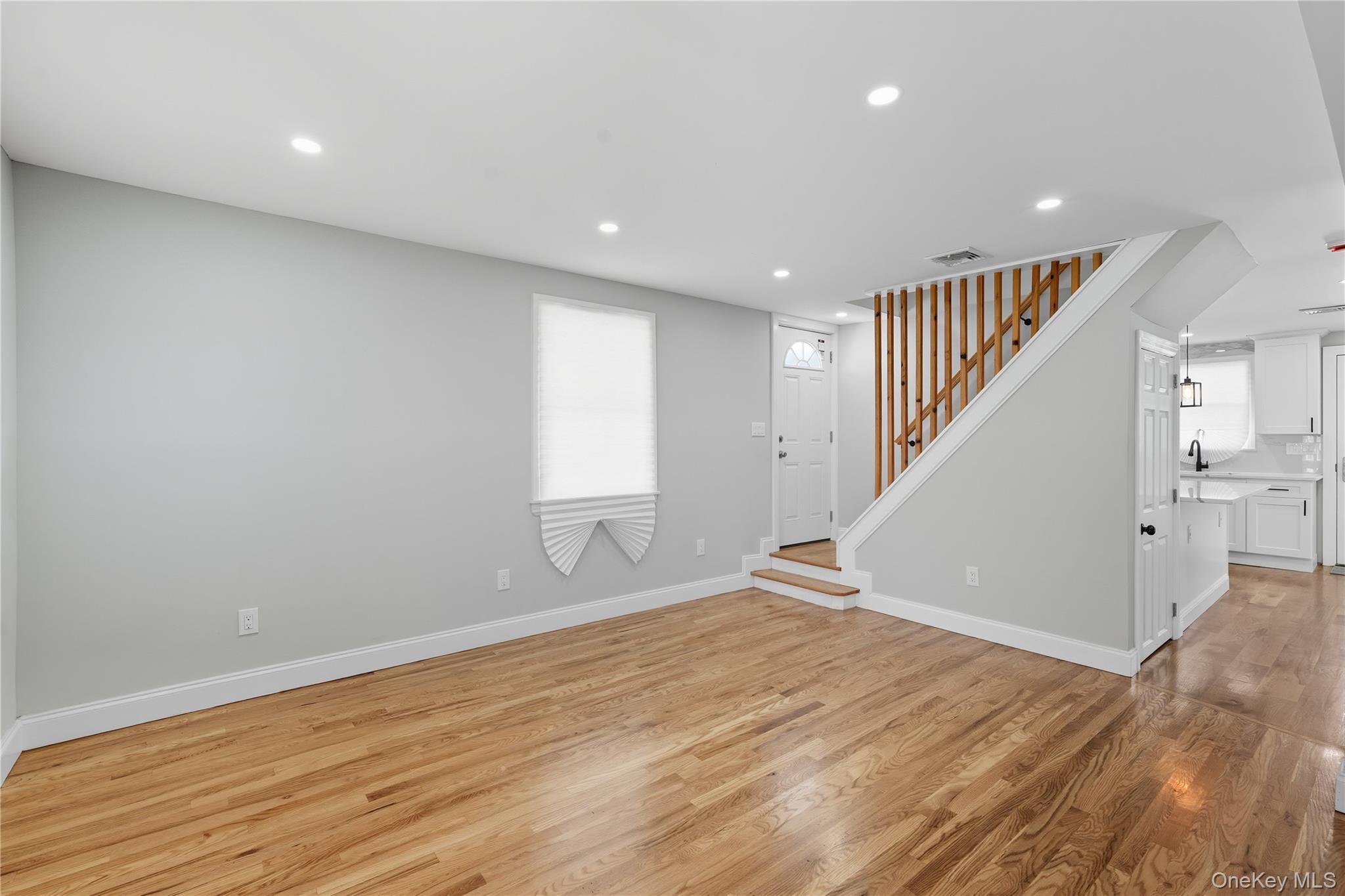 45 Venetian Prom, Lindenhurst, NY 11757