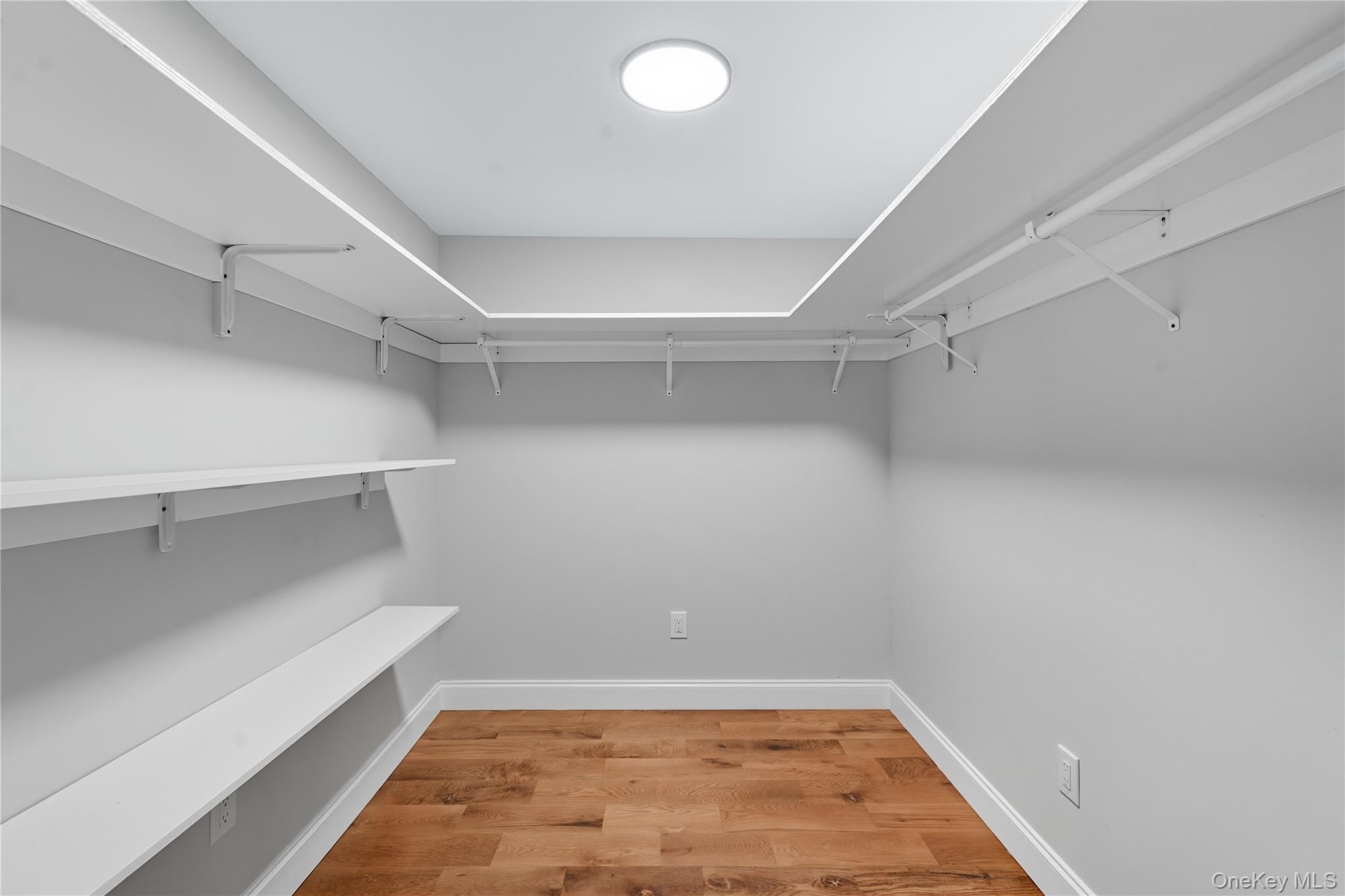 45 Venetian Prom, Lindenhurst, NY 11757