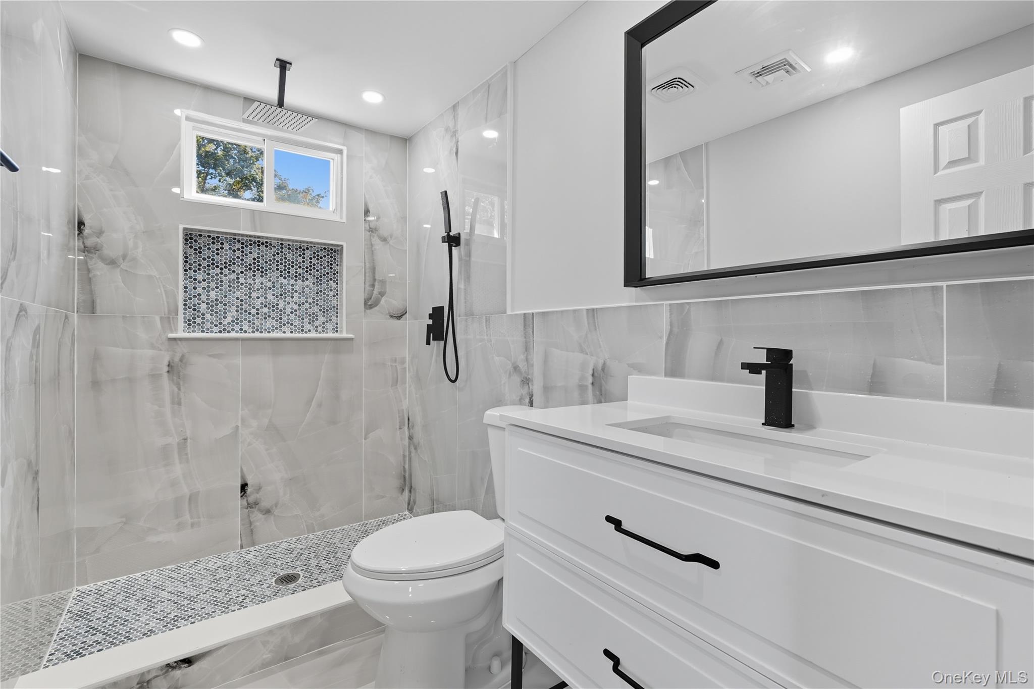 45 Venetian Prom, Lindenhurst, NY 11757