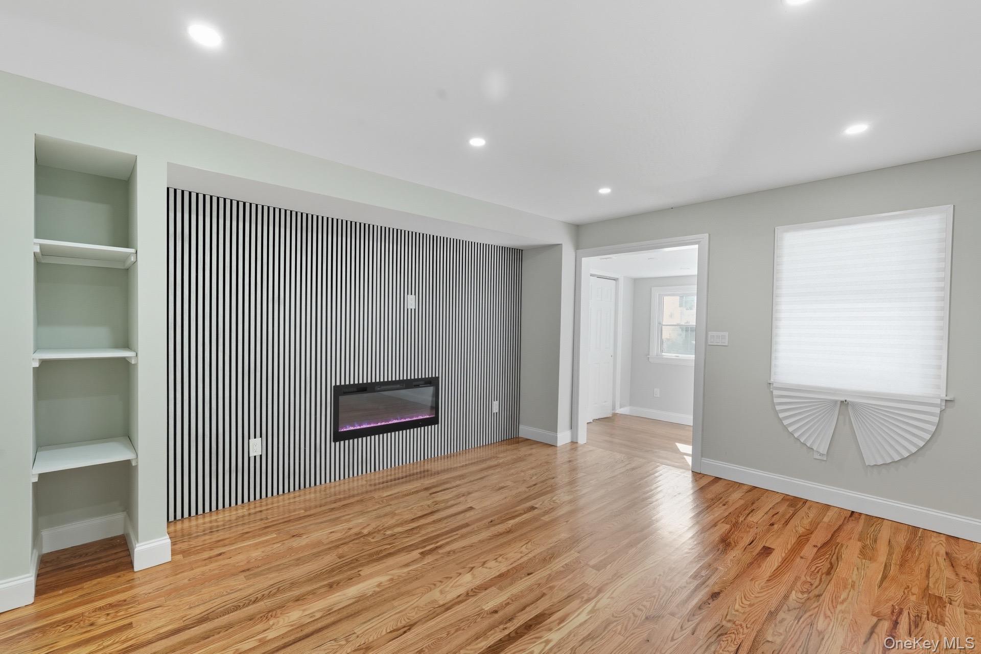 45 Venetian Prom, Lindenhurst, NY 11757