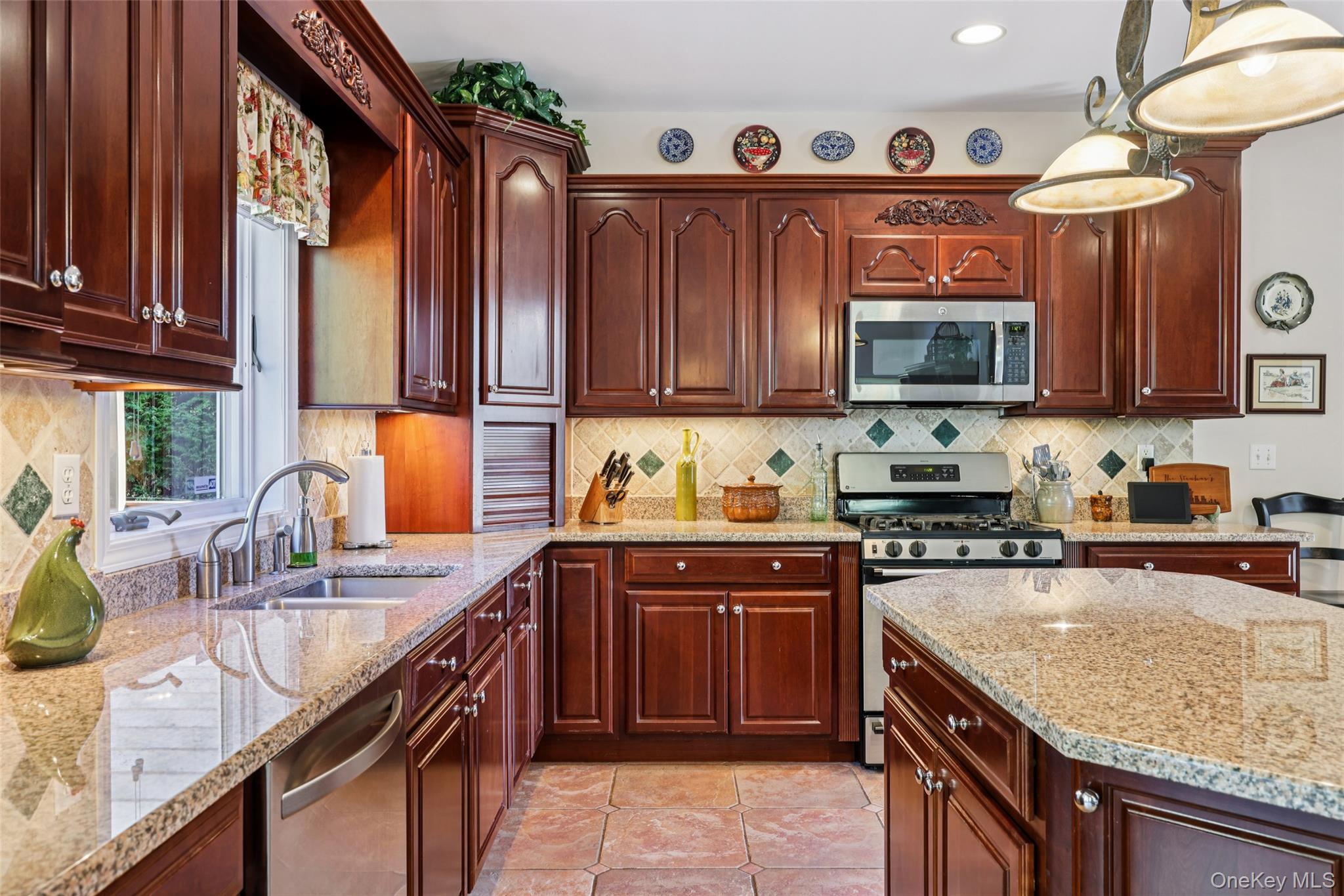 56 Greenwich Avenue, Central Valley, NY 10917