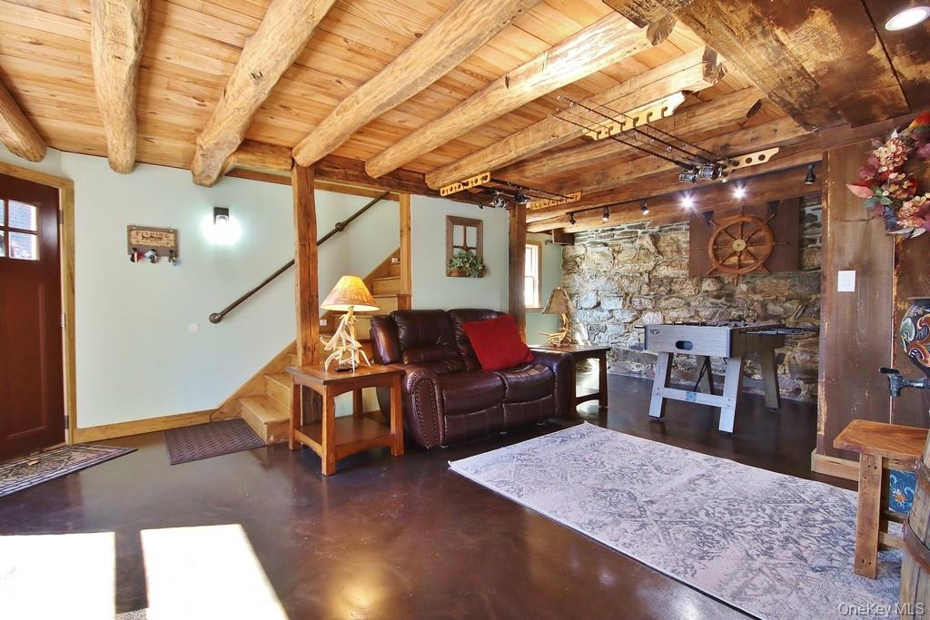 575 Roosa Gap Road, Bloomingburg, NY 12721