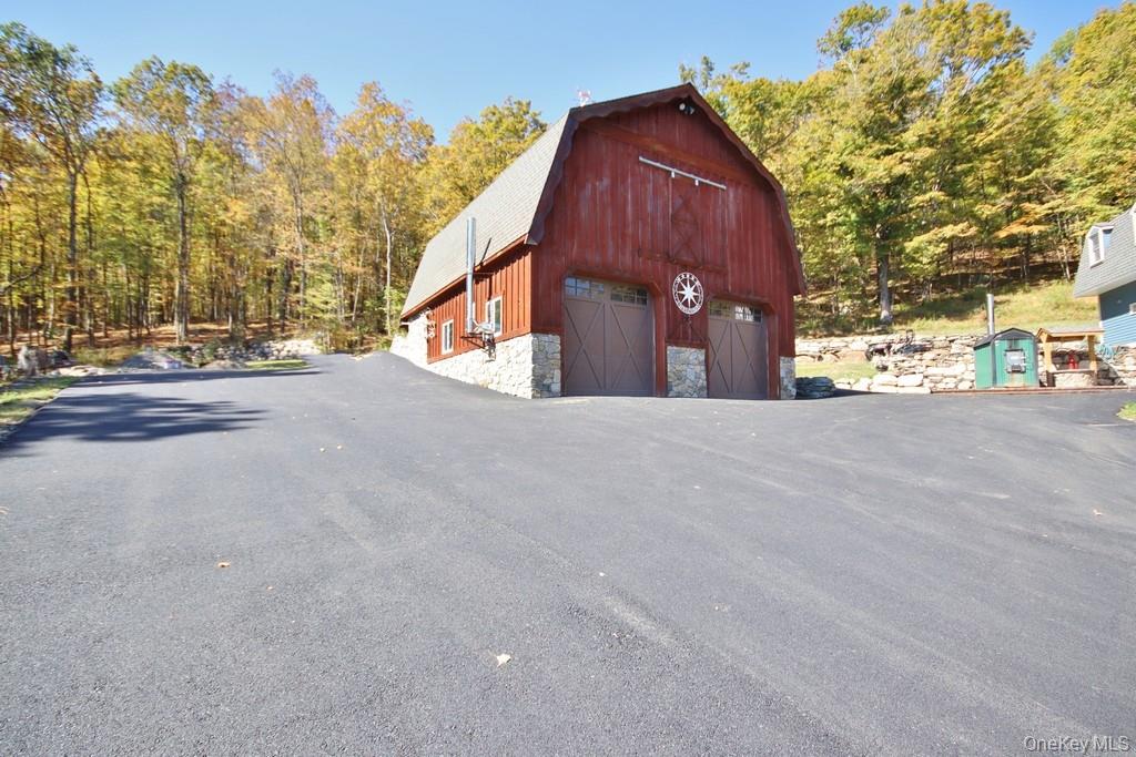 575 Roosa Gap Road, Bloomingburg, NY 12721