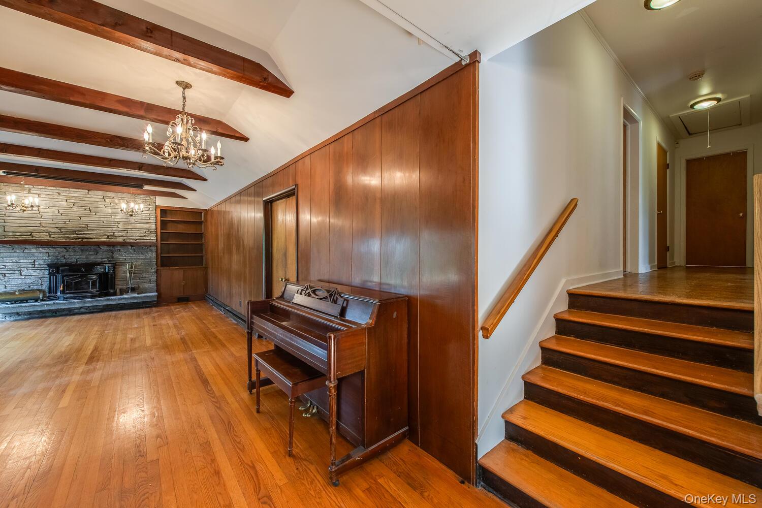 19 Ridgeview Road, Poughkeepsie, NY 12603