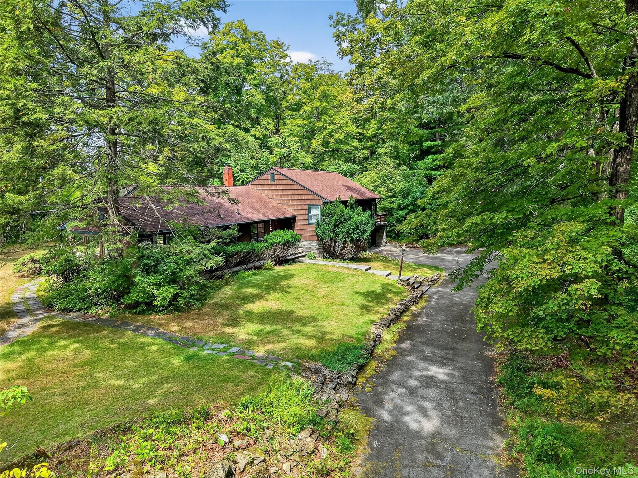 19 Ridgeview Road, Poughkeepsie, NY 12603