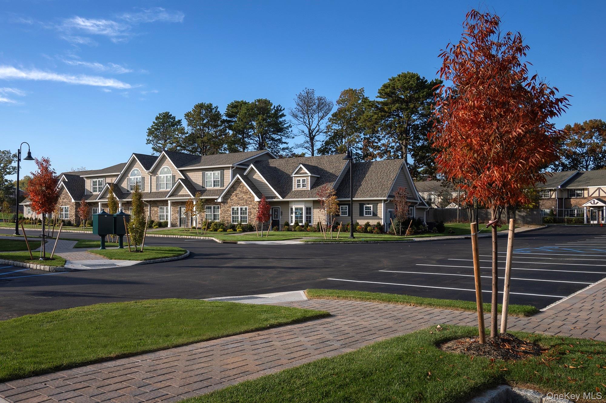 63 Sunlight Walk # 63, Holbrook, NY 11741