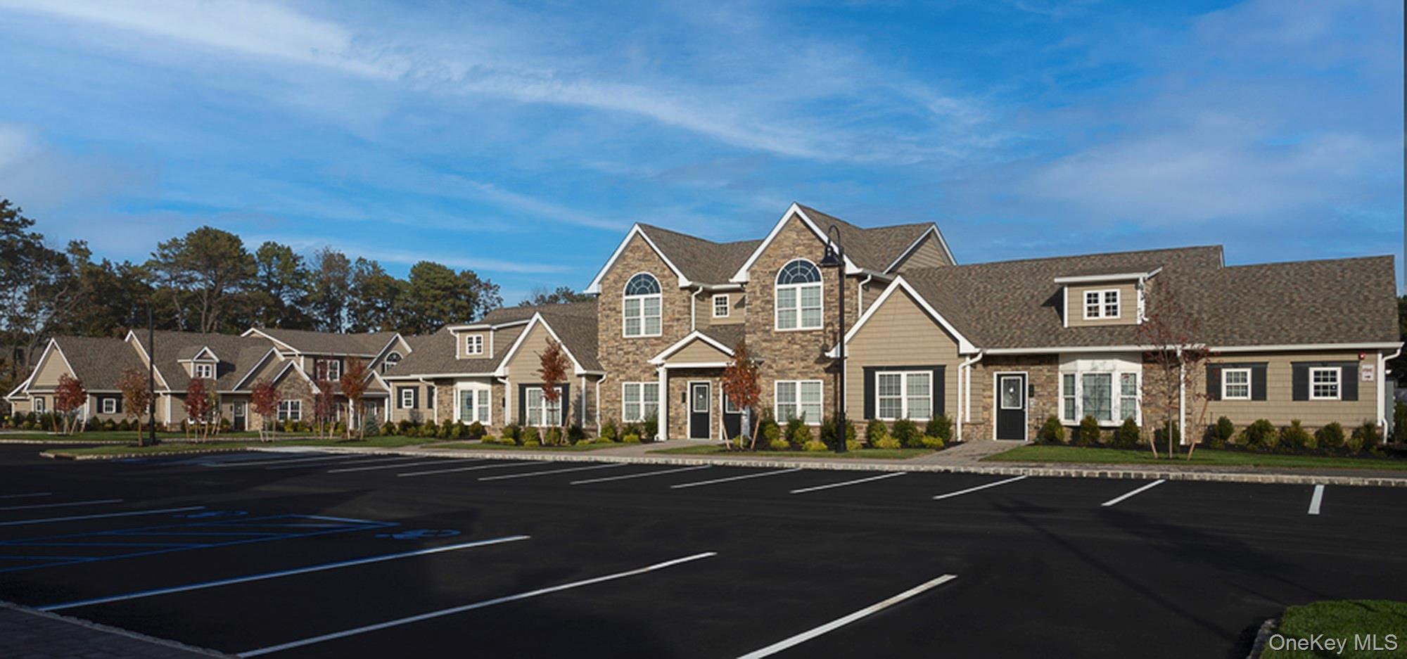 63 Sunlight Walk # 63, Holbrook, NY 11741