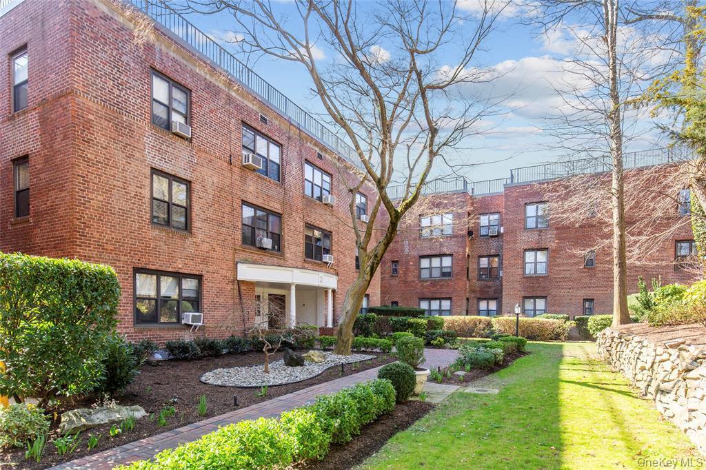 2 Townhouse Place # 3N, Great Neck, NY 11021