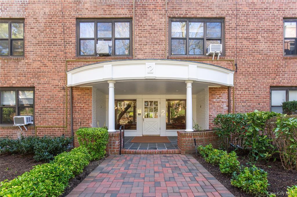 2 Townhouse Place # 3N, Great Neck, NY 11021