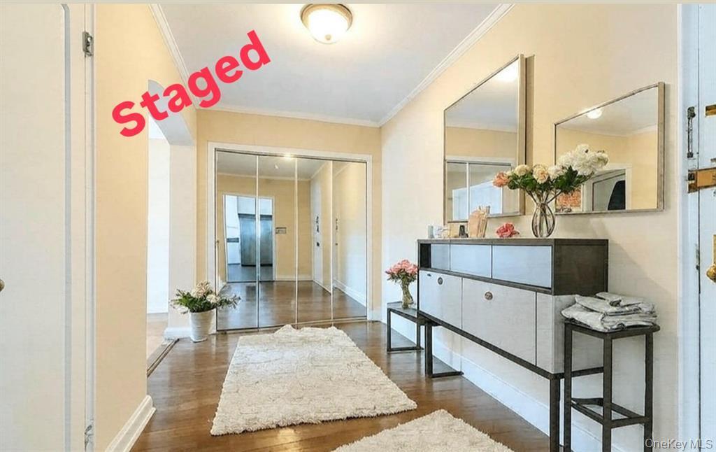 2 Townhouse Place # 3N, Great Neck, NY 11021