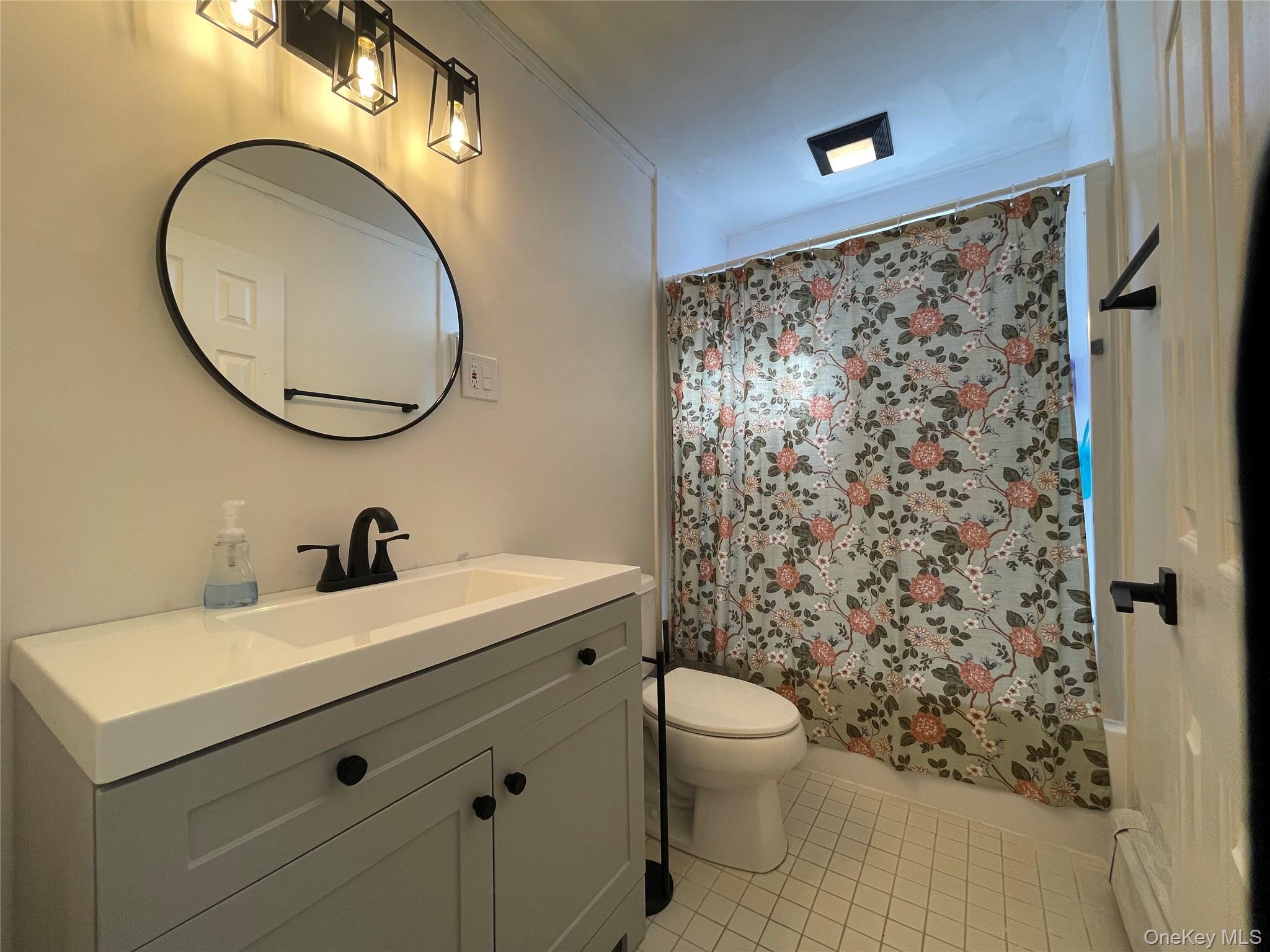 14 Bruce Lane S, Kings Park, NY 11754