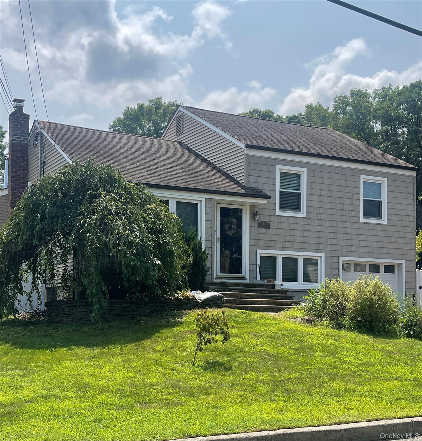 14 Bruce Lane S, Kings Park, NY 11754