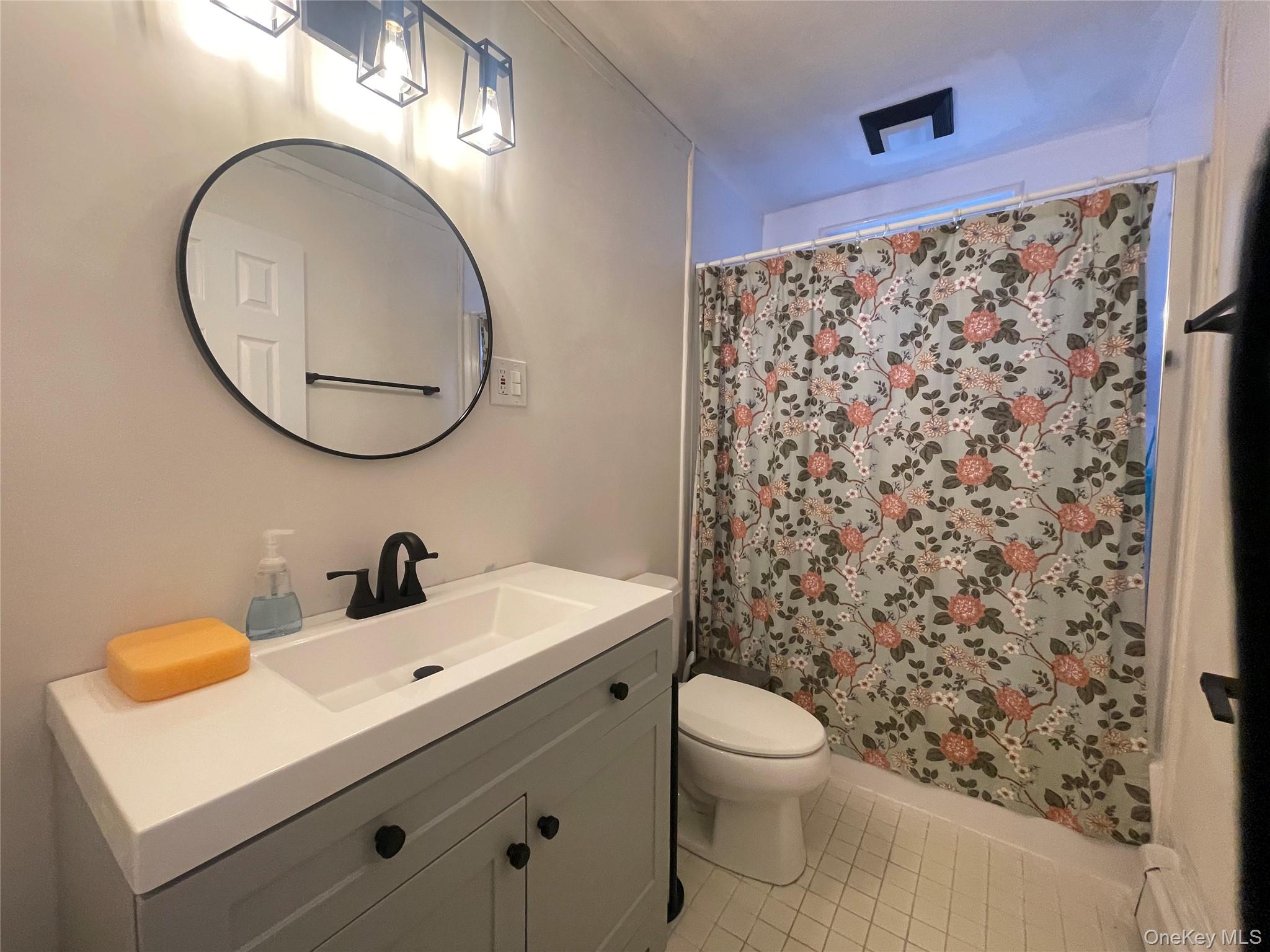 14 Bruce Lane S, Kings Park, NY 11754