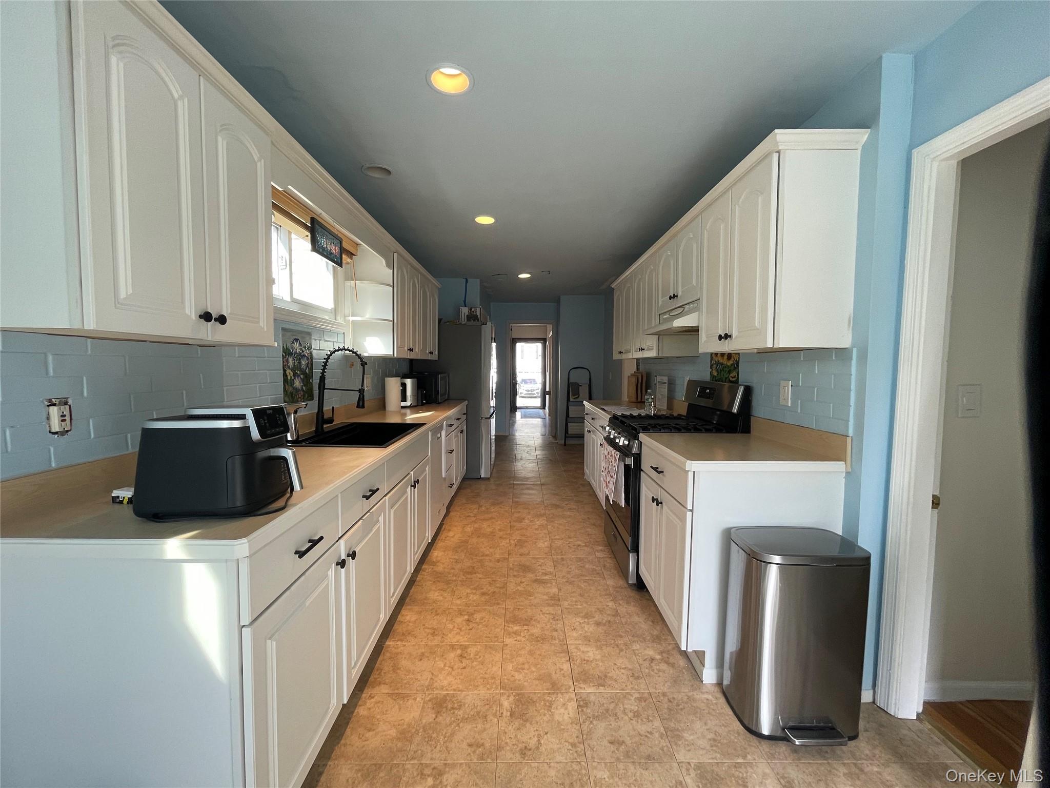 14 Bruce Lane S, Kings Park, NY 11754