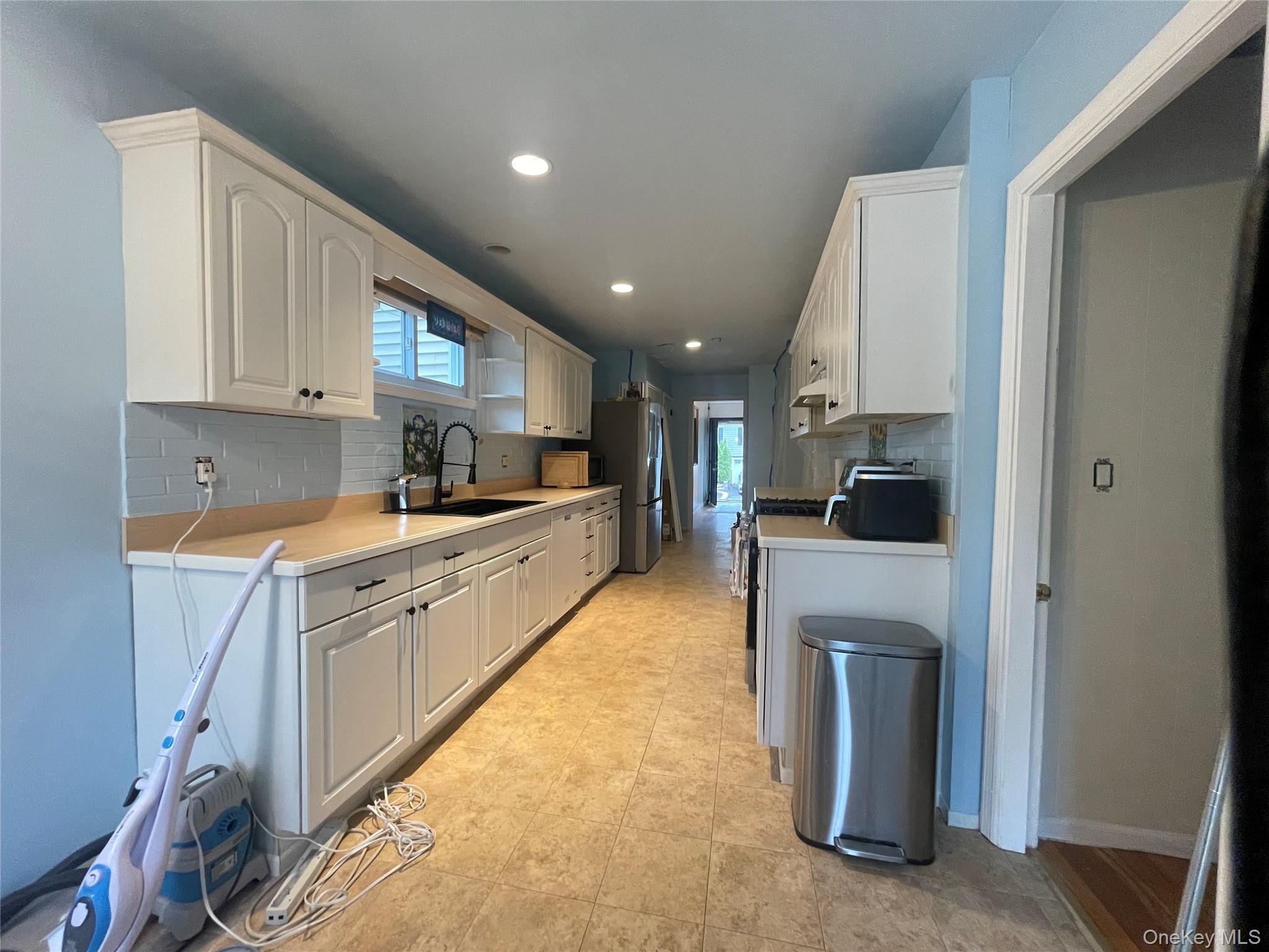 14 Bruce Lane S, Kings Park, NY 11754