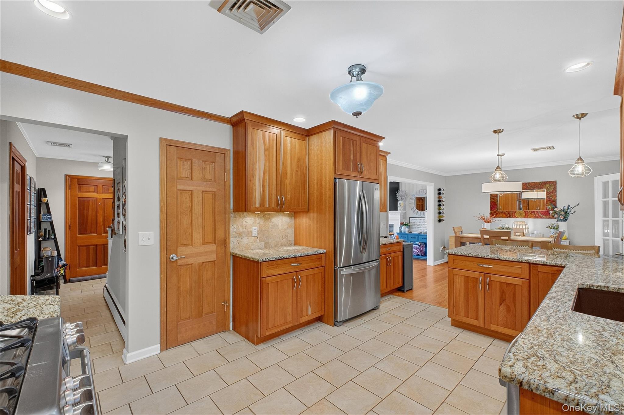 18 Birch Hill Drive, Poughkeepsie, NY 12603