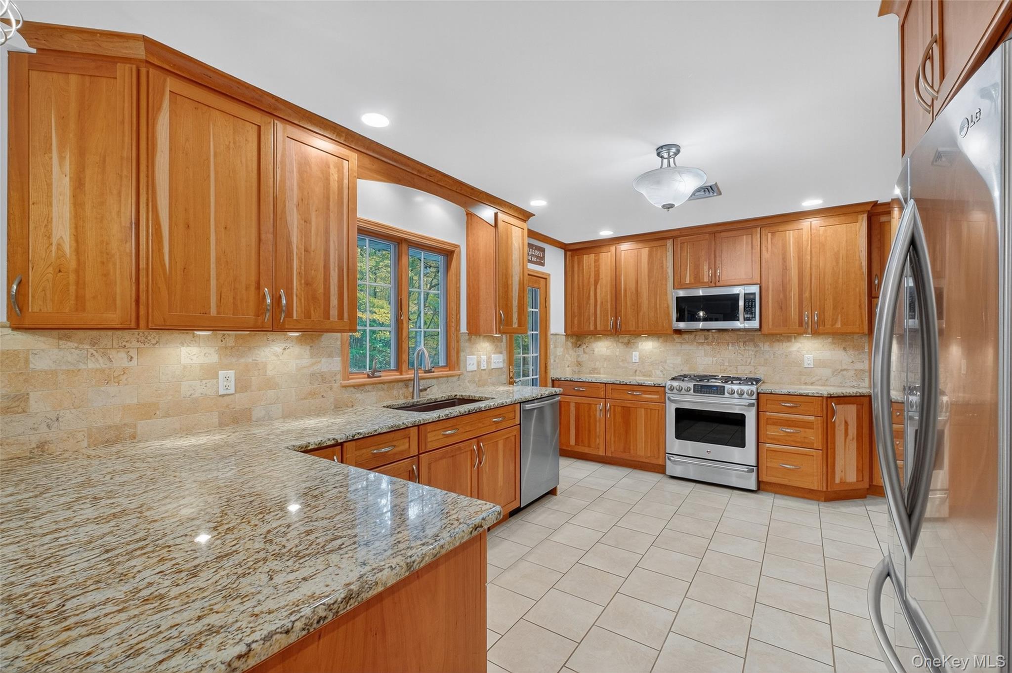 18 Birch Hill Drive, Poughkeepsie, NY 12603