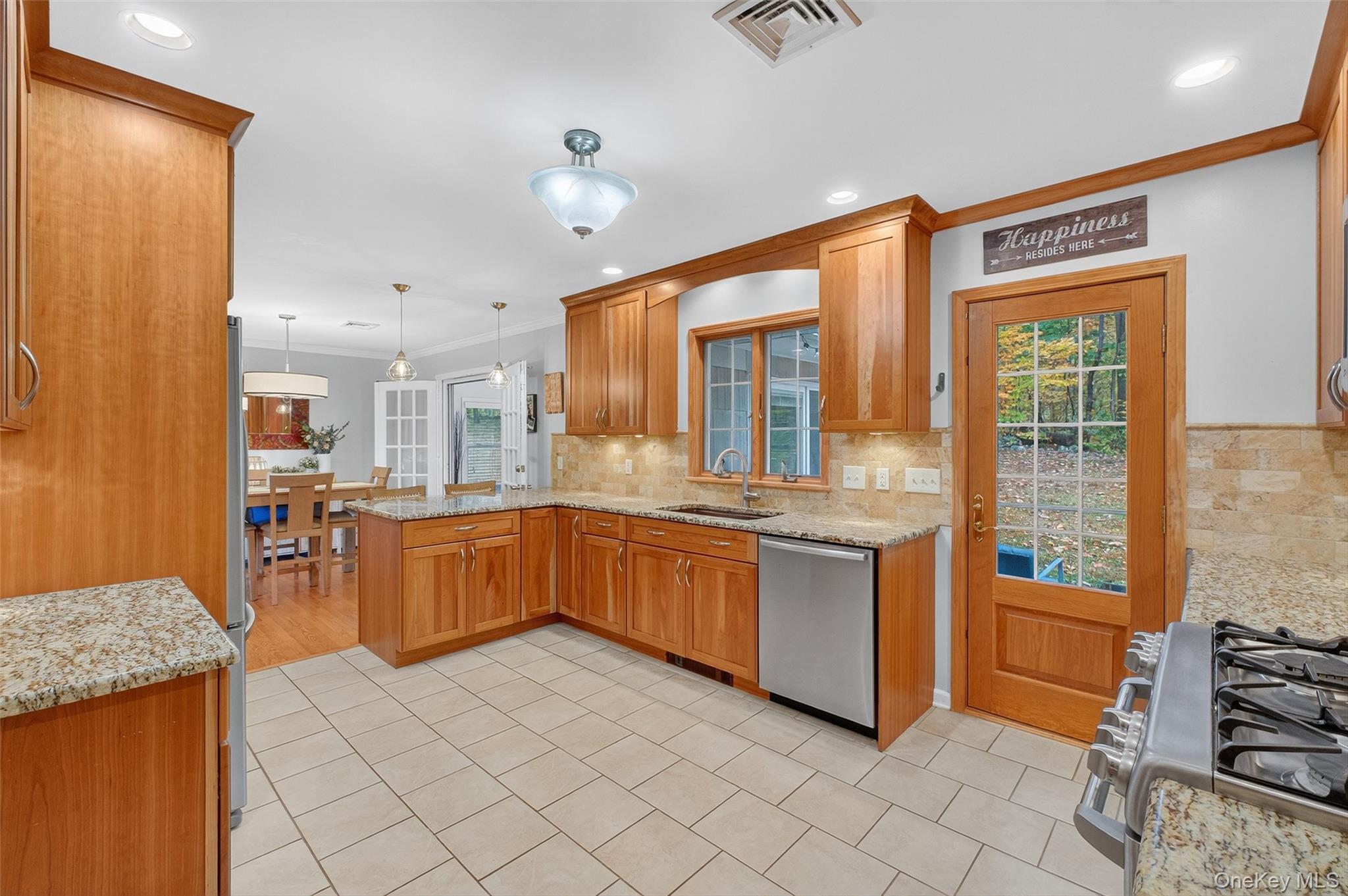 18 Birch Hill Drive, Poughkeepsie, NY 12603