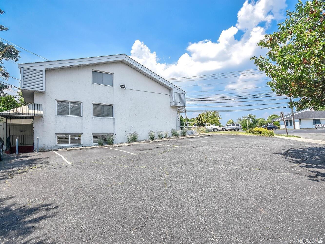 811 Old Country Road # Lower Level, Plainview, NY 11803