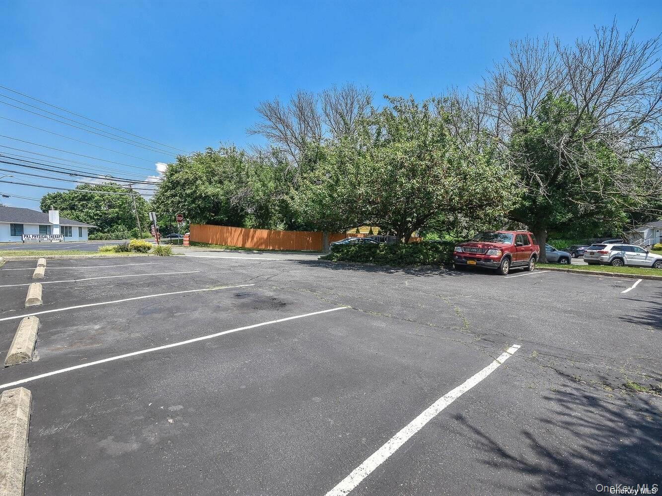 811 Old Country Road # Lower Level, Plainview, NY 11803