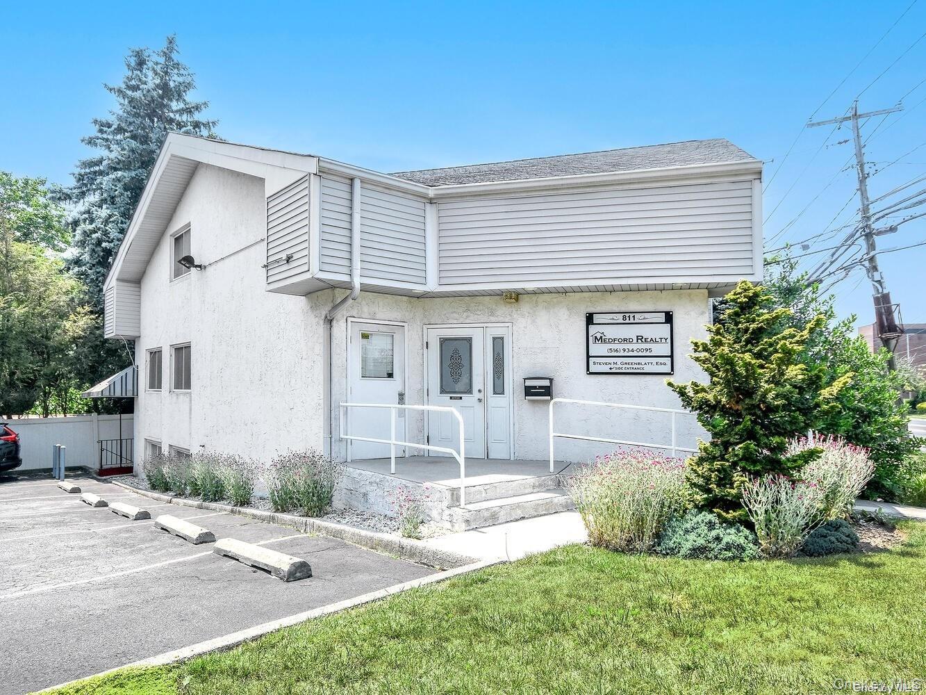 811 Old Country Road # Lower Level, Plainview, NY 11803