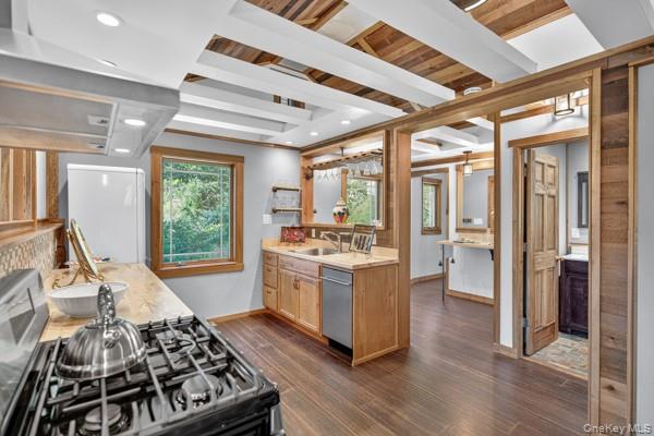 6 Deer Trail N, Greenwood Lake, NY 10925