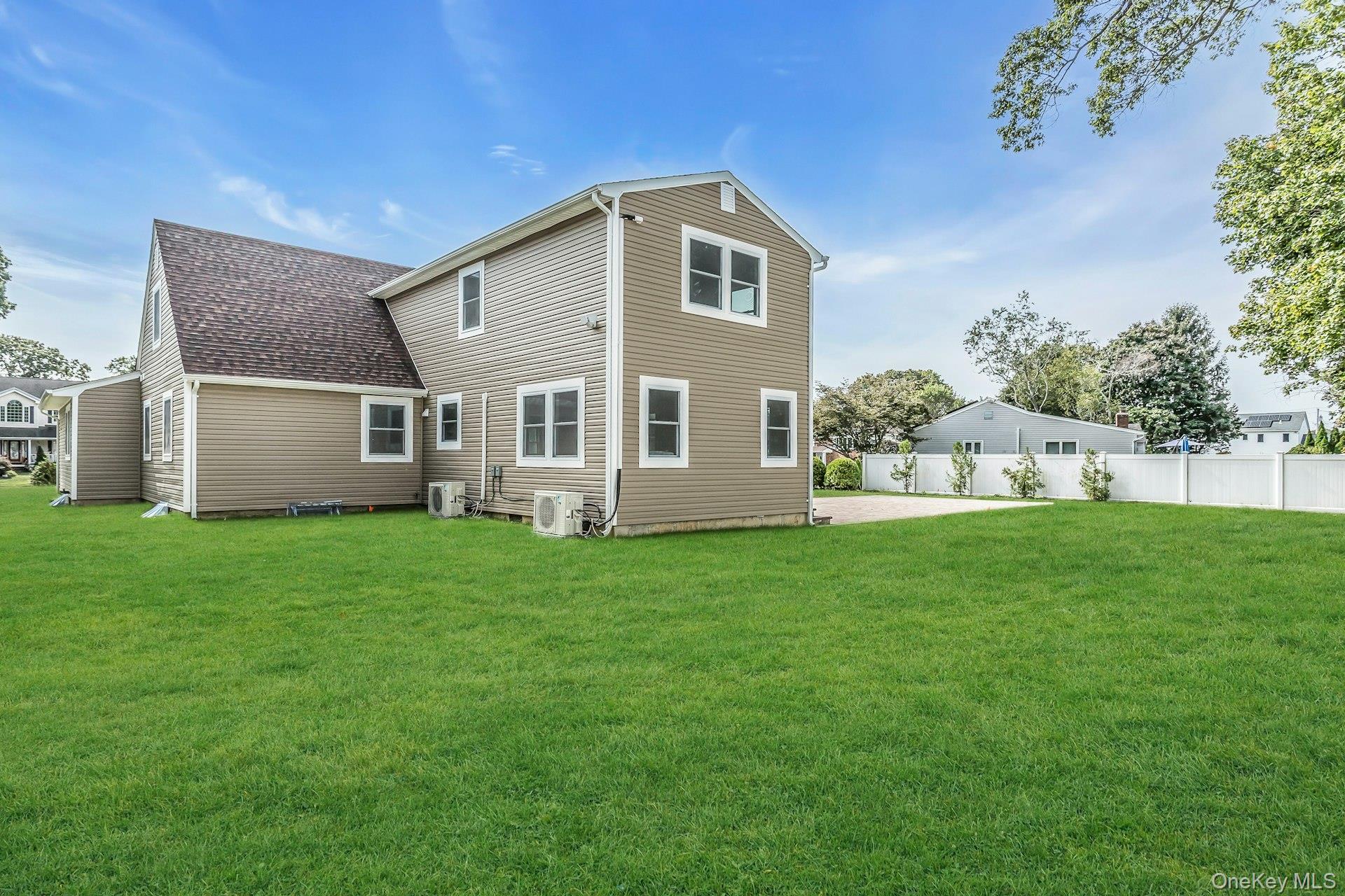 907 Pearl Street, Bohemia, NY 11716