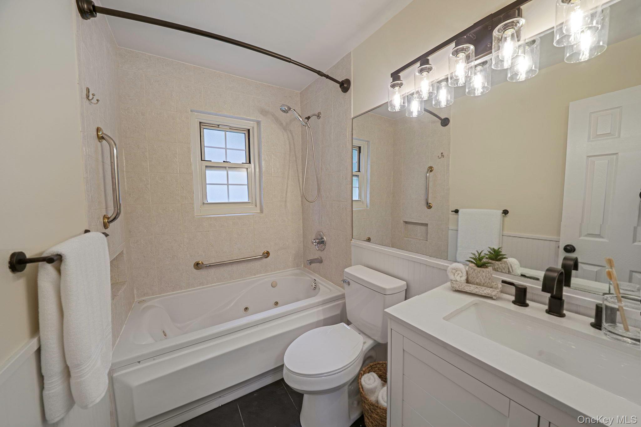 336 Lakeland Avenue # 5D, Sayville, NY 11782