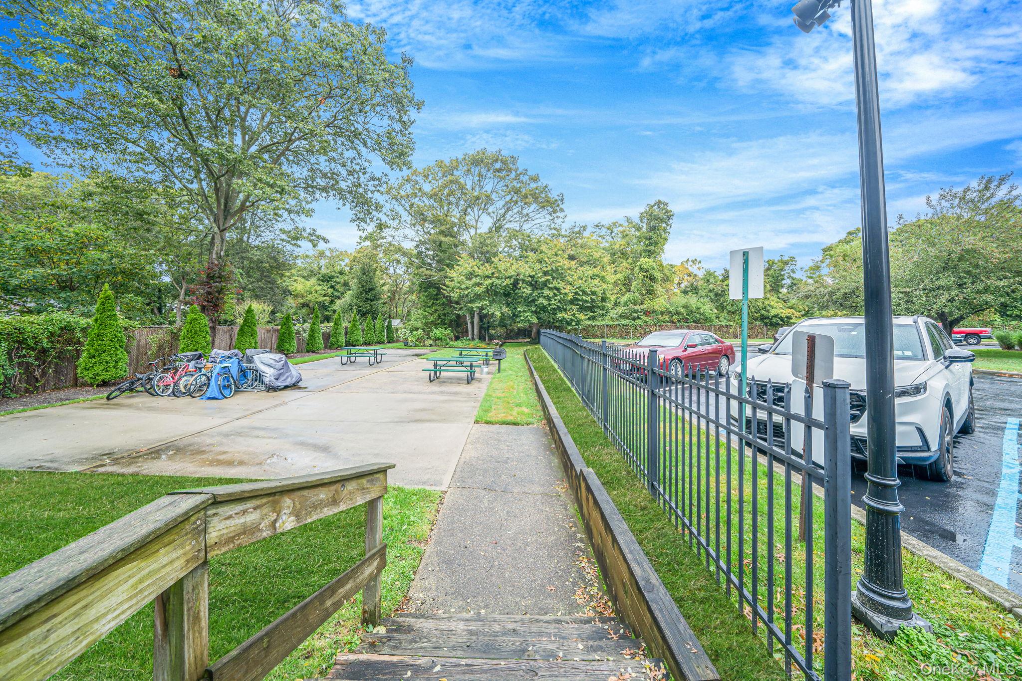 336 Lakeland Avenue # 5D, Sayville, NY 11782