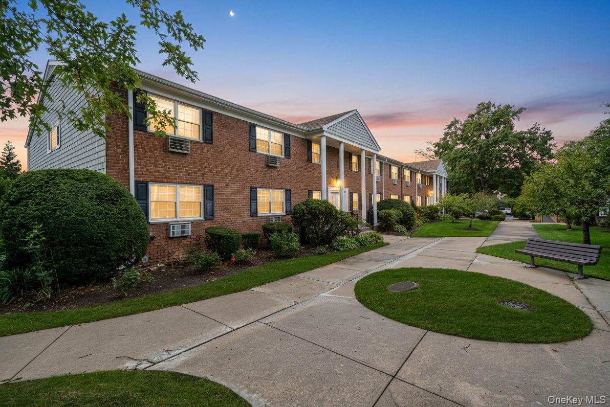 336 Lakeland Avenue # 5D, Sayville, NY 11782