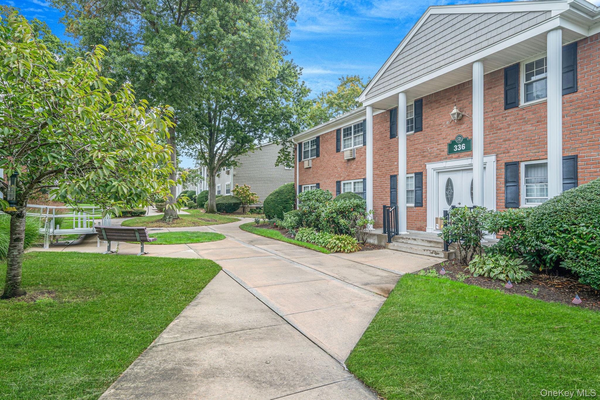 336 Lakeland Avenue # 5D, Sayville, NY 11782