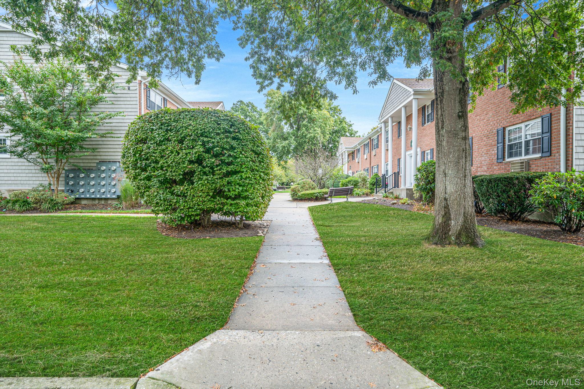 336 Lakeland Avenue # 5D, Sayville, NY 11782