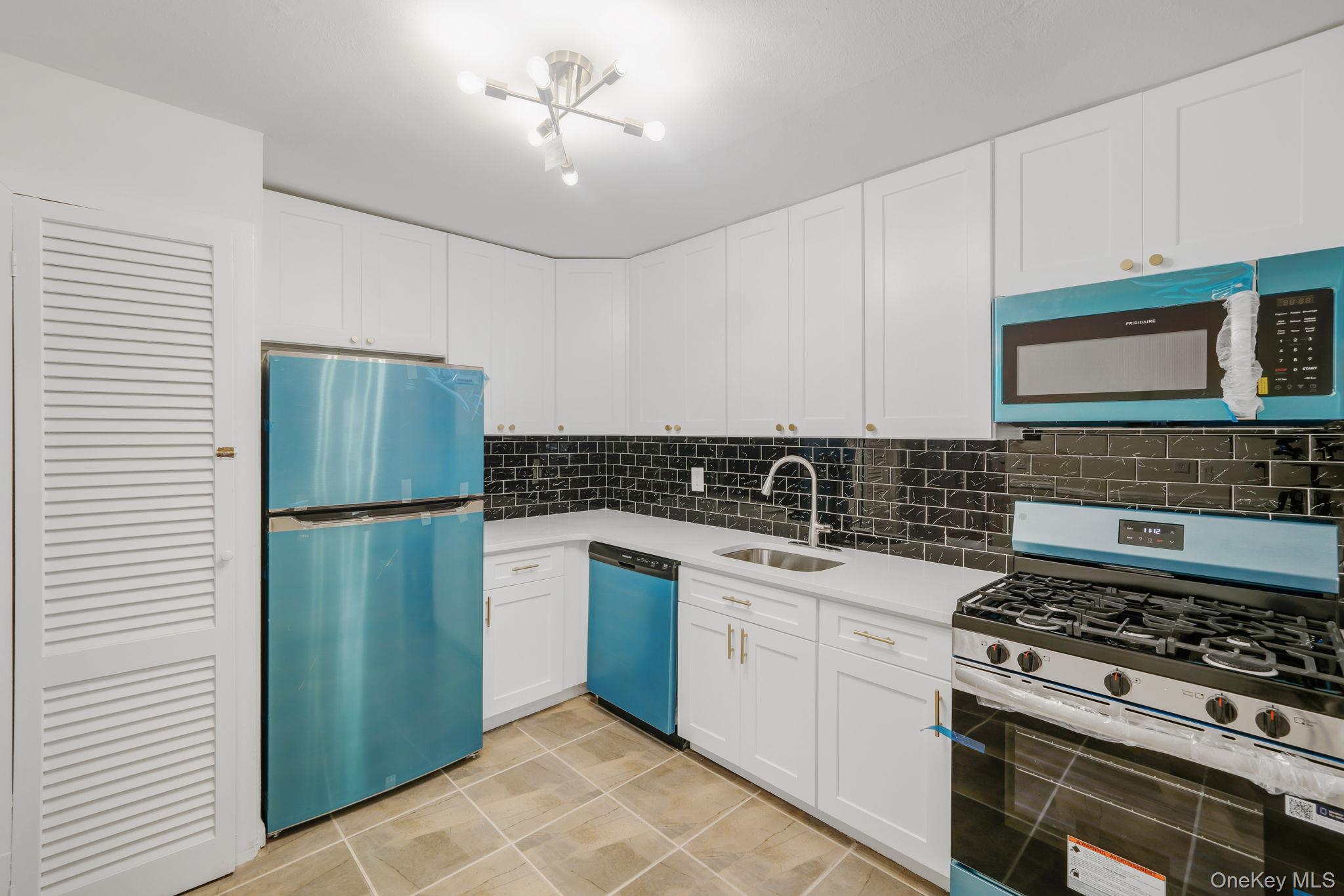 336 Lakeland Avenue # 5D, Sayville, NY 11782