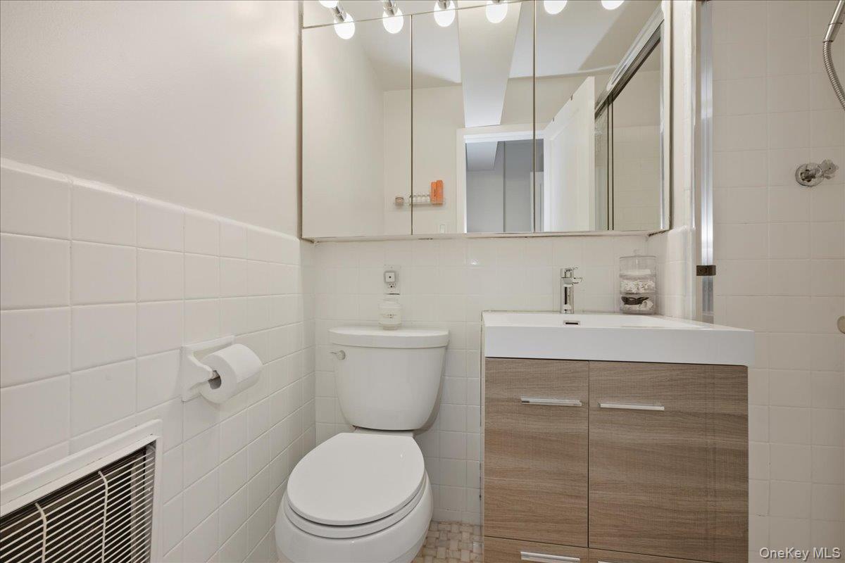 21140 18th Avenue # 1H, Bayside, NY 11360