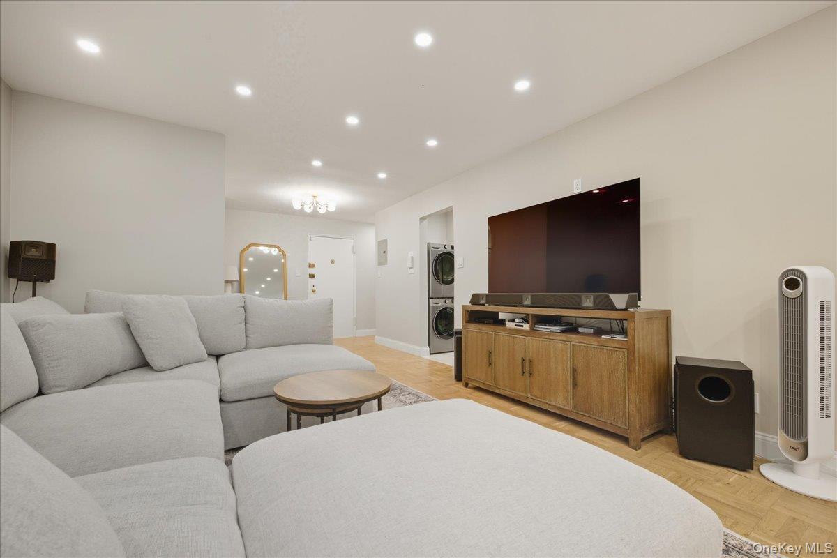 21140 18th Avenue # 1H, Bayside, NY 11360