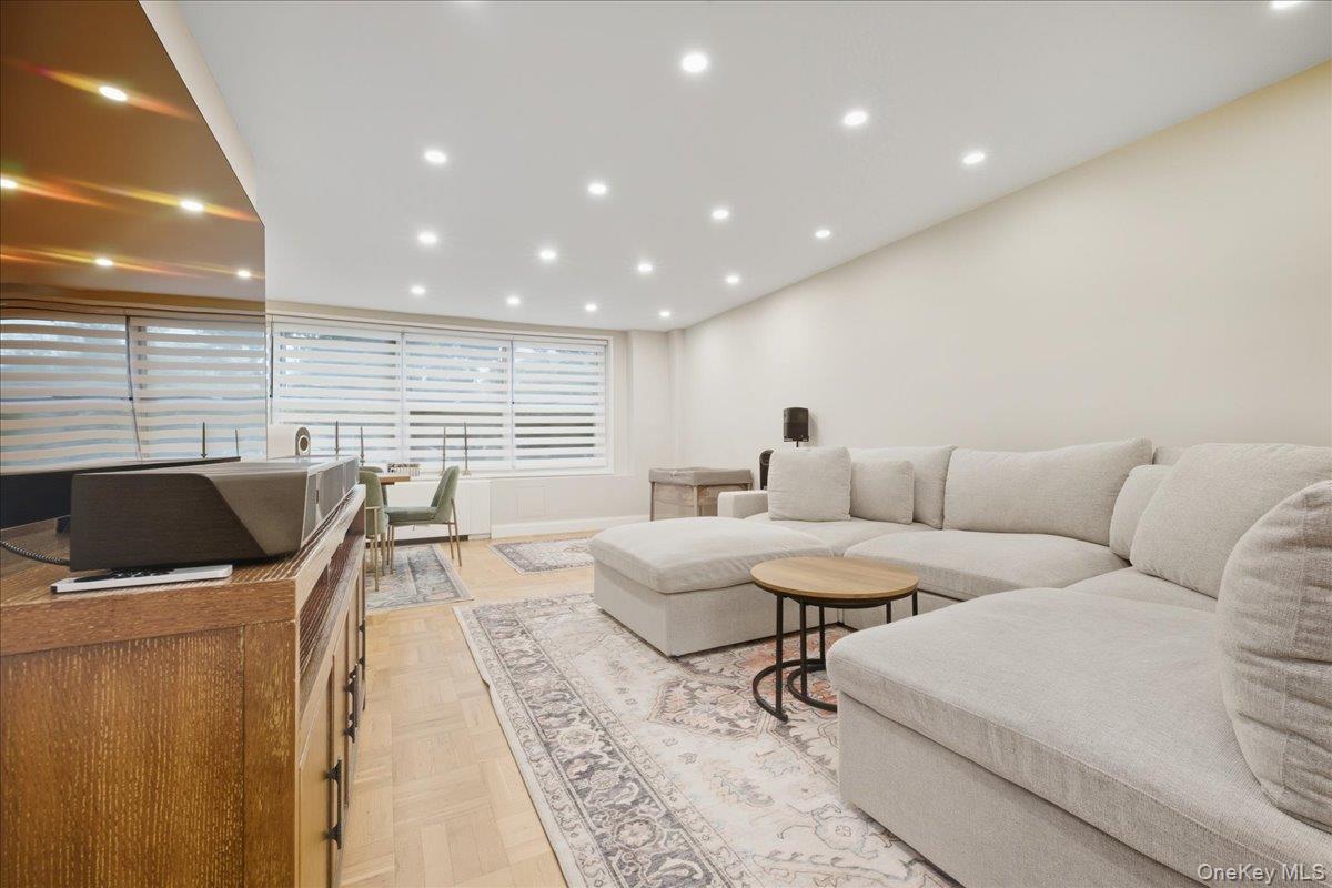 21140 18th Avenue # 1H, Bayside, NY 11360