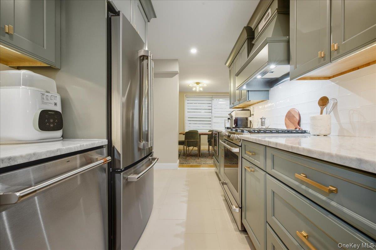 21140 18th Avenue # 1H, Bayside, NY 11360