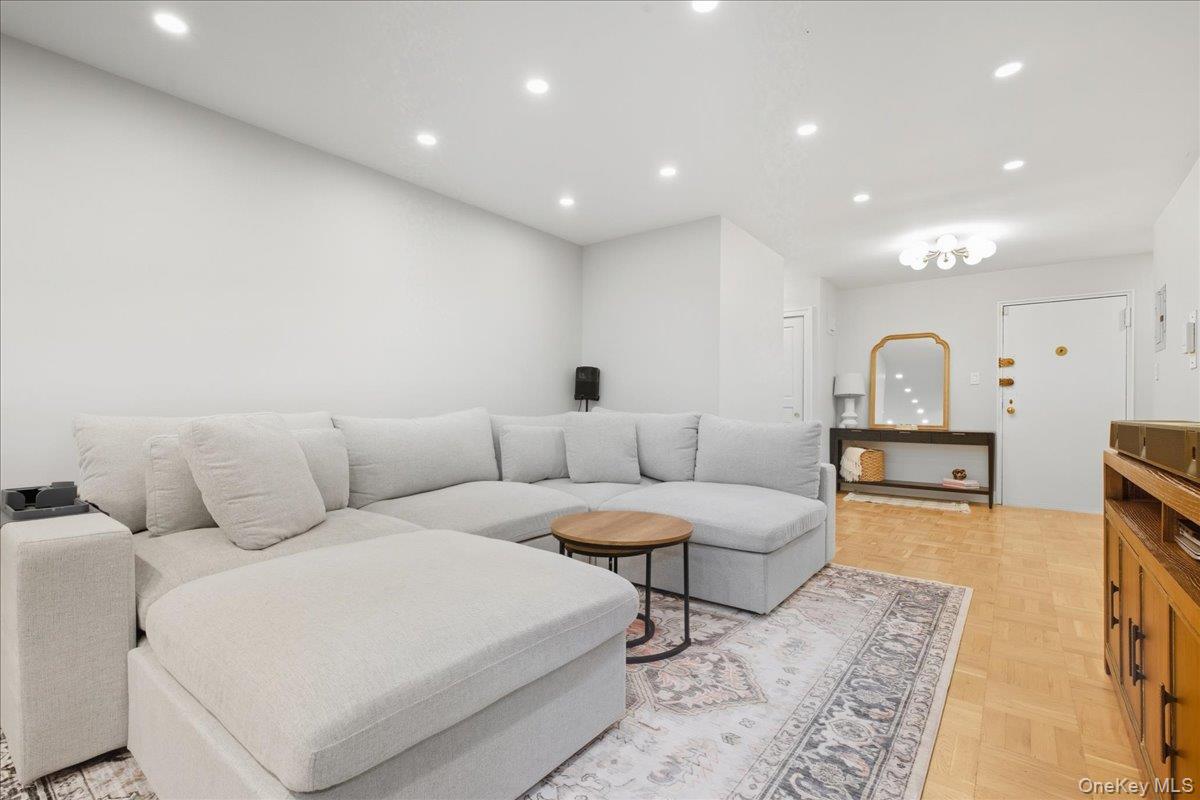 21140 18th Avenue # 1H, Bayside, NY 11360