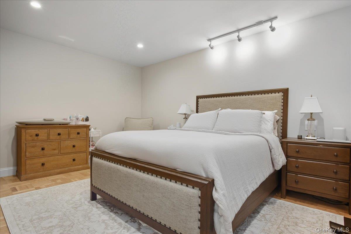 21140 18th Avenue # 1H, Bayside, NY 11360