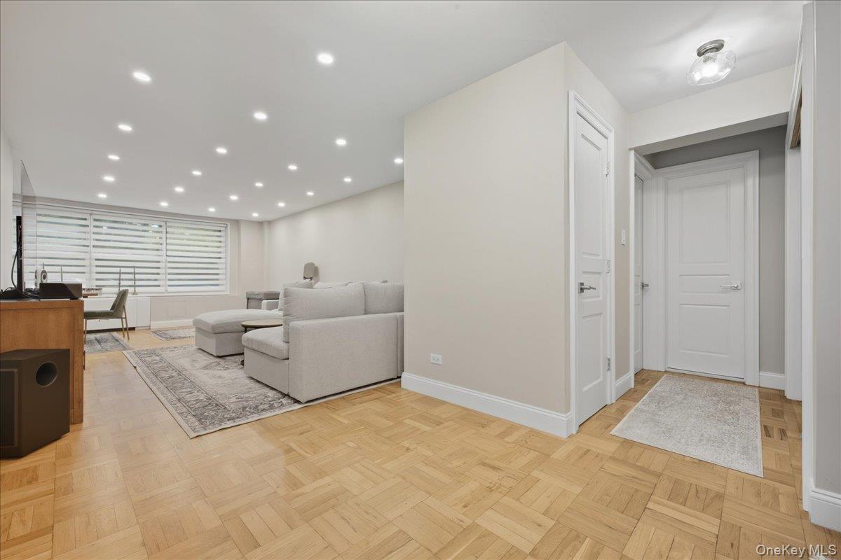 21140 18th Avenue # 1H, Bayside, NY 11360