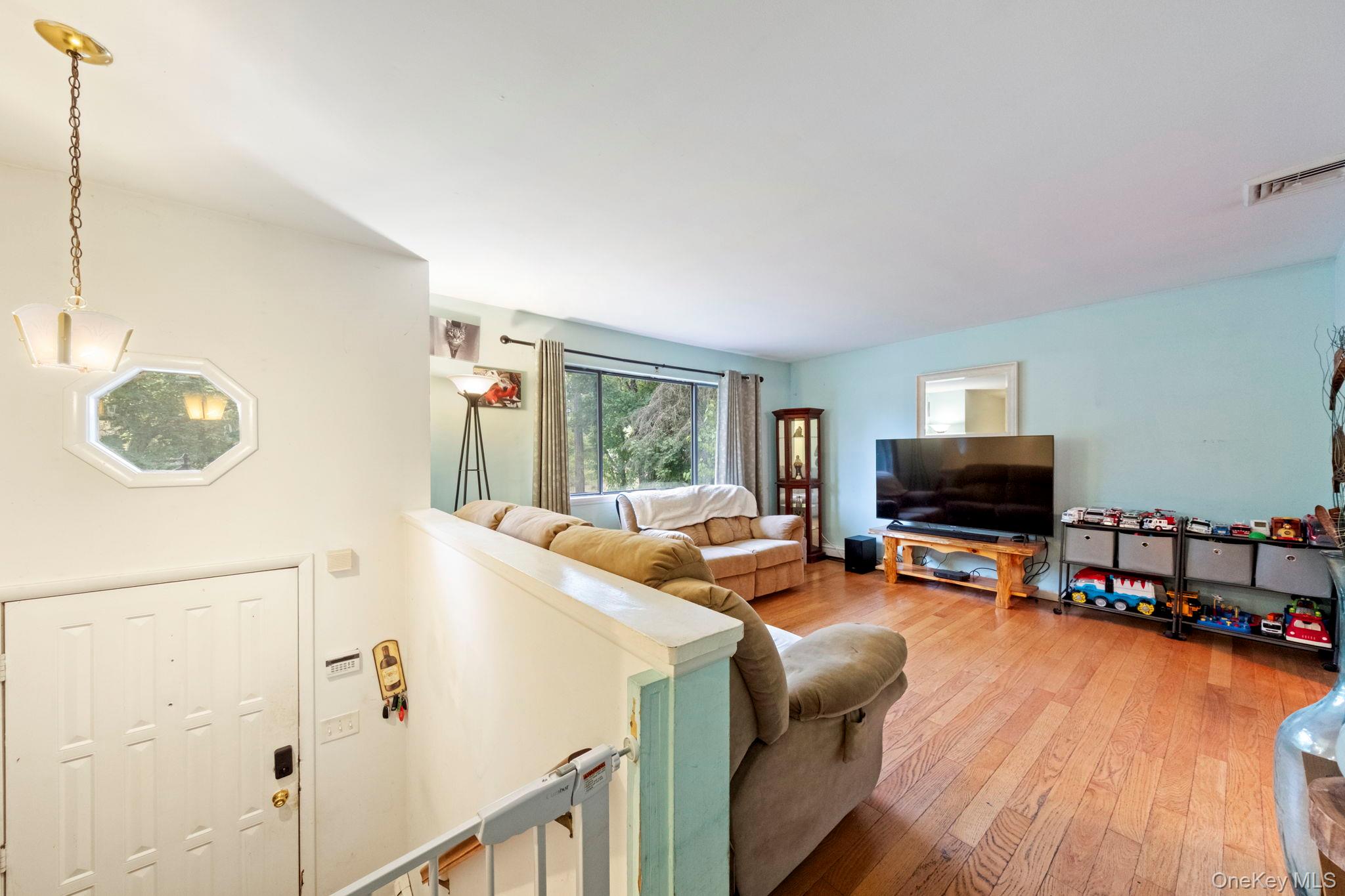 4 Verven Road, Poughkeepsie, NY 12603