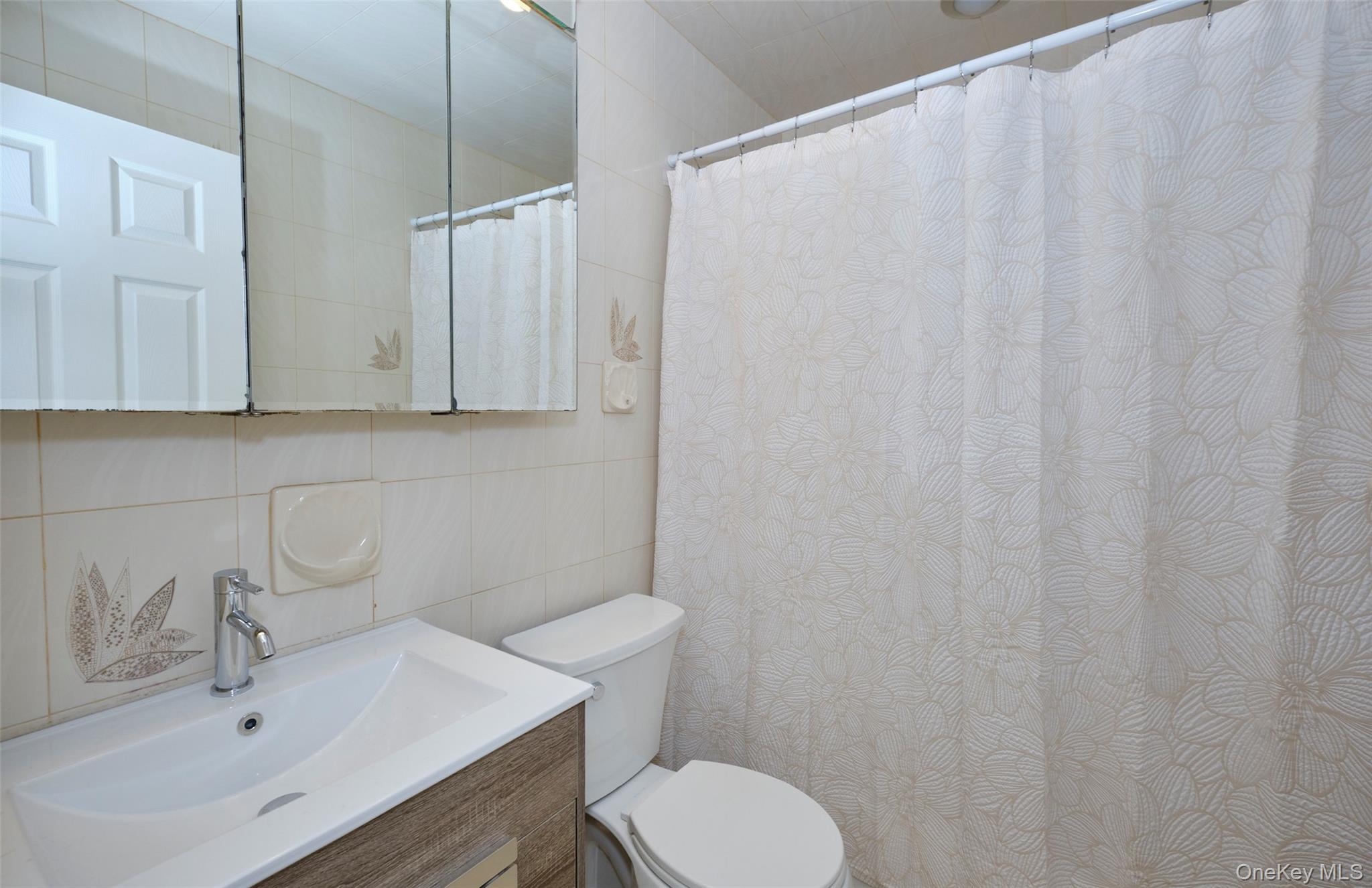 9 Court Street, Elmont, NY 11003