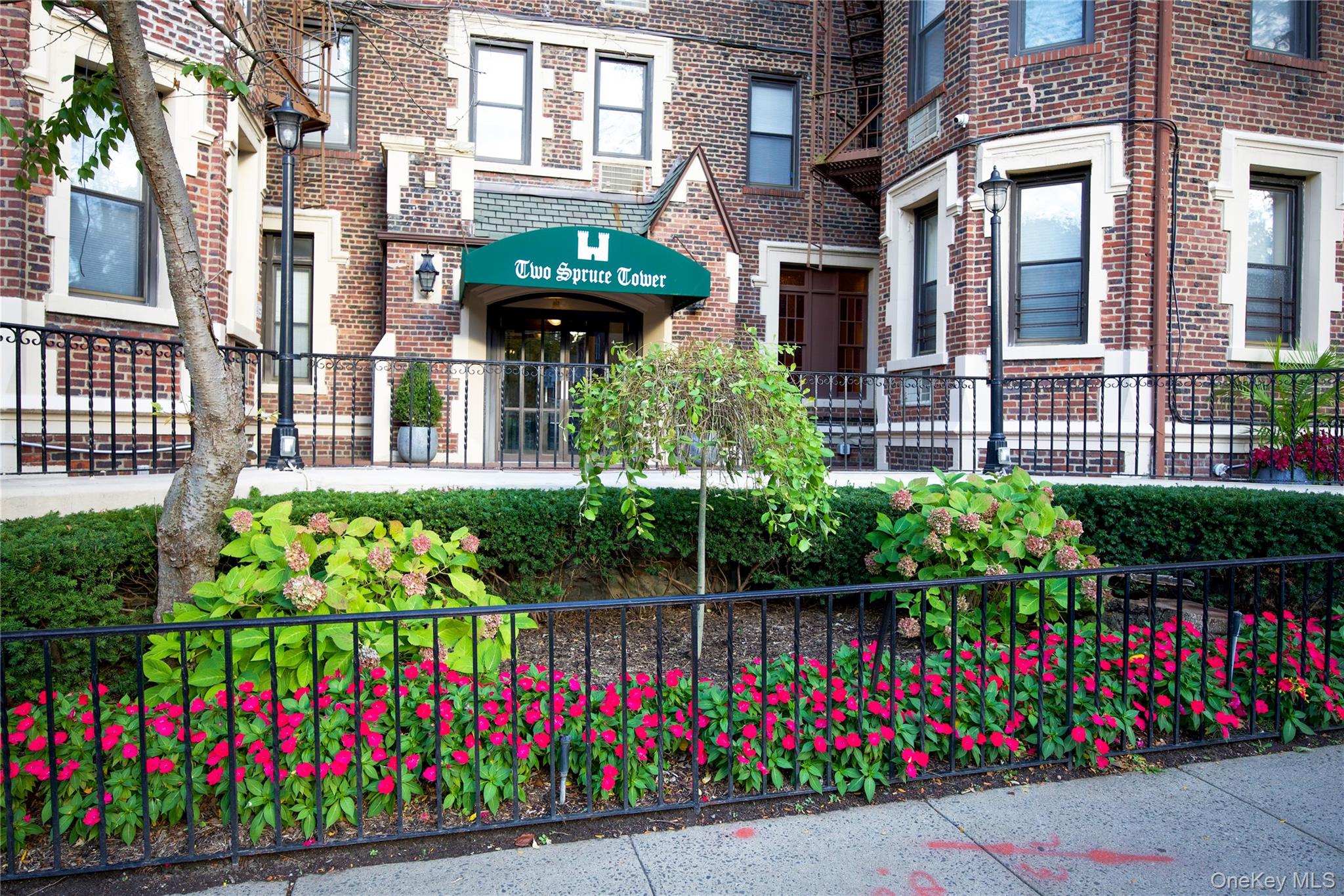 2 Spruce Street # 2J, Great Neck, NY 11021