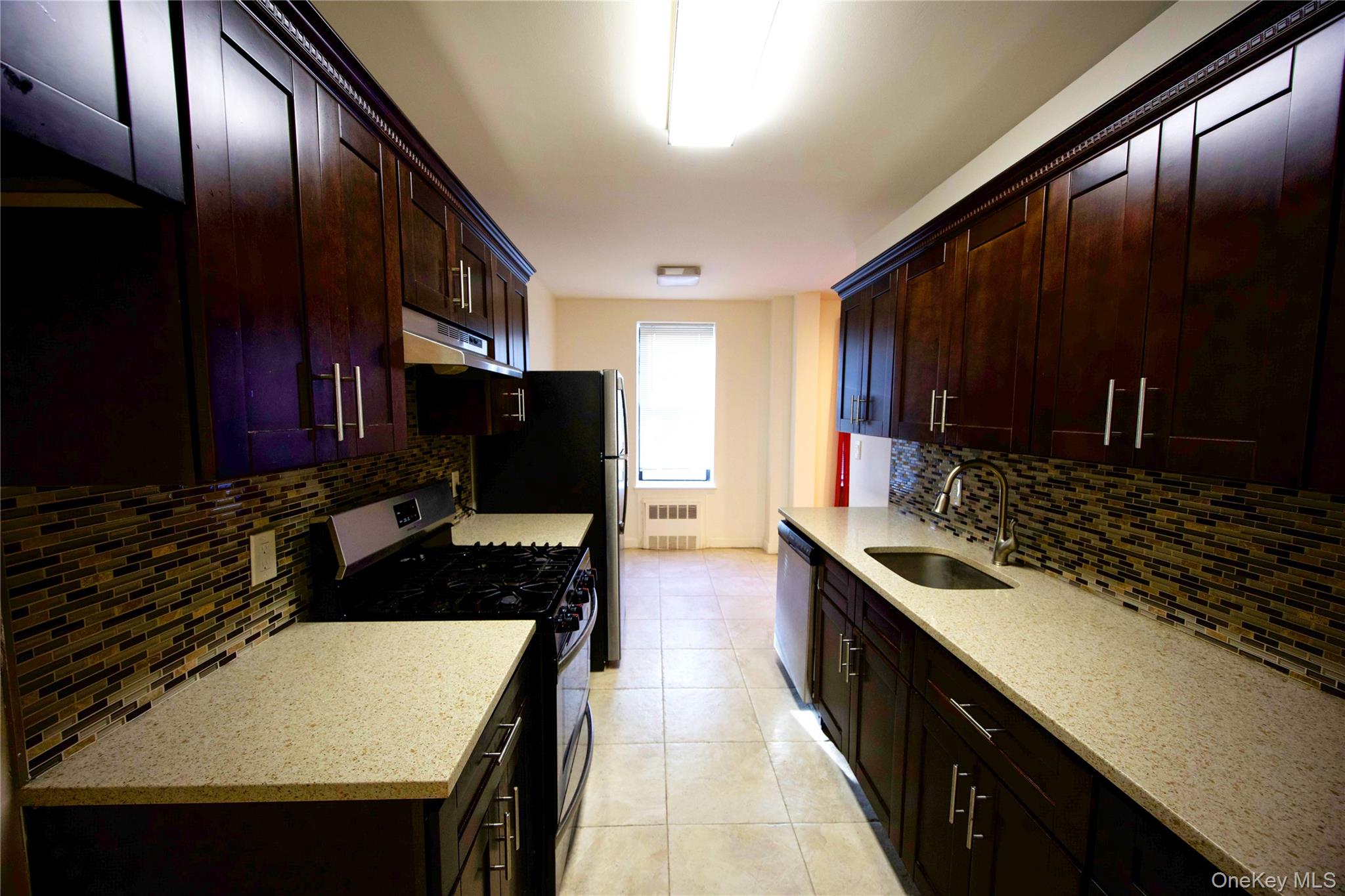 2 Spruce Street # 2J, Great Neck, NY 11021